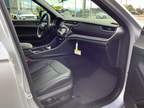 New 2025 Jeep Grand Cherokee Limited image 37