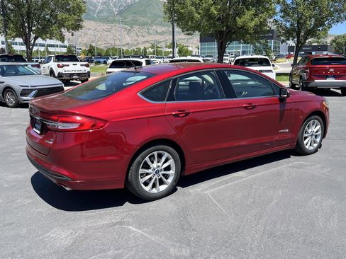 Used 2017 Ford Fusion SE FWD image 7