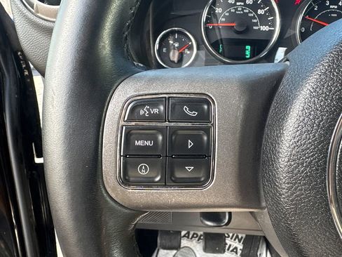 Used 2013 Jeep Wrangler Unlimited Sahara image 19