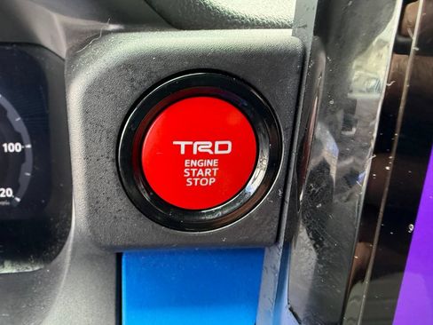 Used 2024 Toyota Tacoma TRD Off-Road w/ TRD Off Road Upgrade Package AWD/4WD image 27