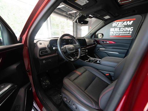 Used 2024 Chevrolet Traverse RS AWD/4WD image 8