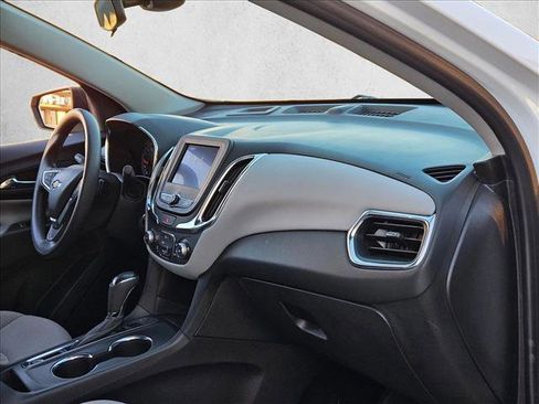 Used 2021 Chevrolet Equinox LS image 21
