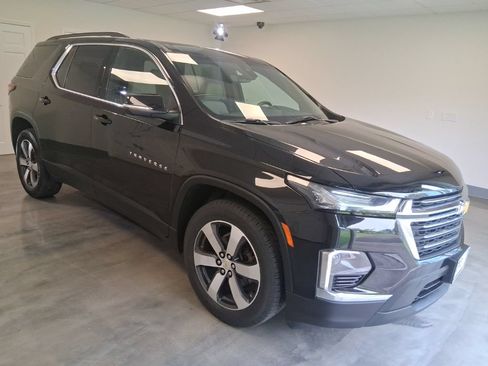 Used 2023 Chevrolet Traverse LT w/ LT Premium Package AWD/4WD image 1
