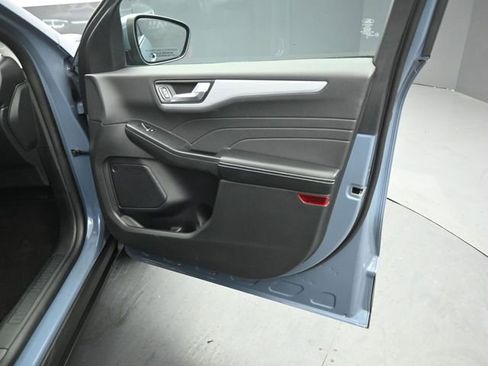 Certified 2025 Ford Escape Platinum AWD/4WD image 32