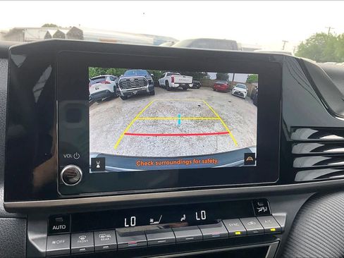 Used 2025 Toyota Camry SE w/ Convenience Package FWD image 23