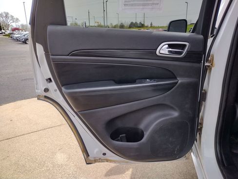 Used 2019 Jeep Grand Cherokee Altitude AWD/4WD image 22