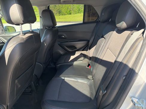 Used 2020 Chevrolet Trax LT w/ LT Convenience Package image 11