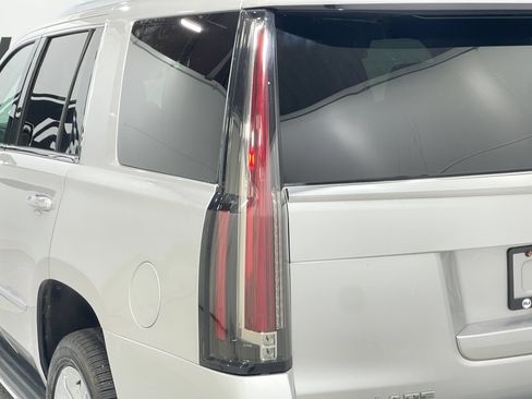 Used 2020 Cadillac Escalade Luxury w/ LPO, Radiant Package AWD/4WD image 36