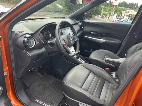 Used 2020 Nissan Kicks SR w/ SR Premium Package FWD image 9