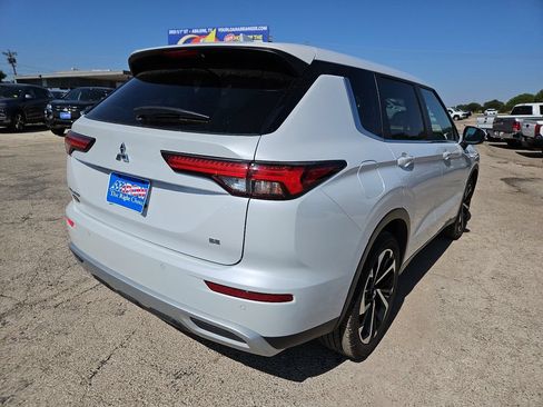 Used 2024 Mitsubishi Outlander SE FWD image 10