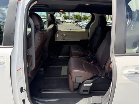 Certified 2022 Toyota Sienna Platinum FWD image 12