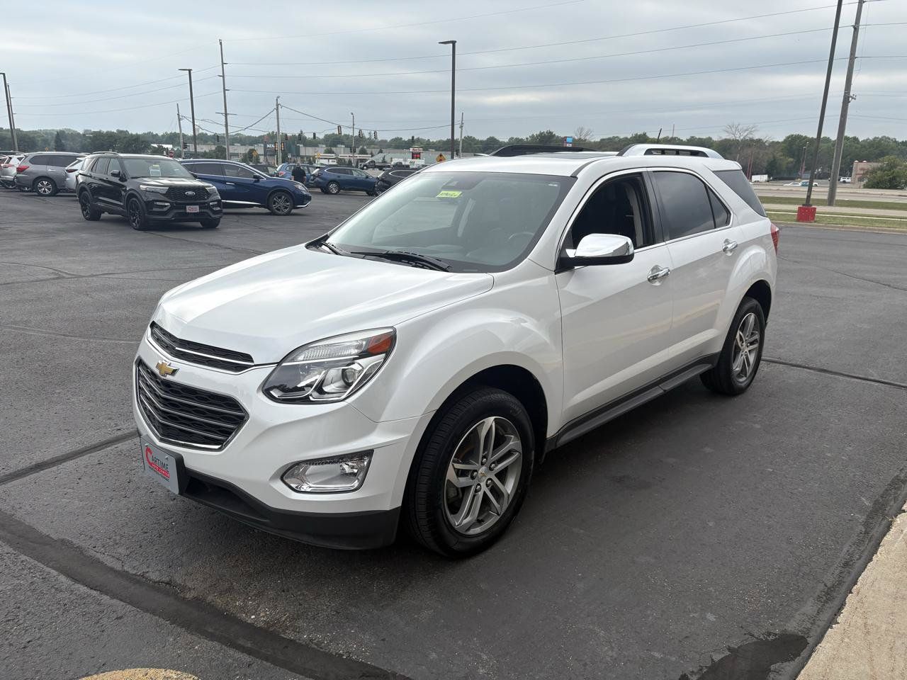 Used 2017 Chevrolet Equinox Premier w/ Enhanced Convenience Package AWD/4WD image 4