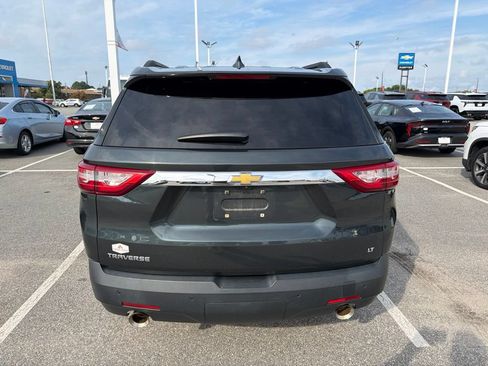 Used 2019 Chevrolet Traverse LT w/ LT Premium Package FWD image 4