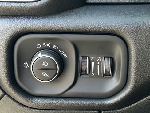 New 2026 RAM 1500 4x4 Crew Cab image 25