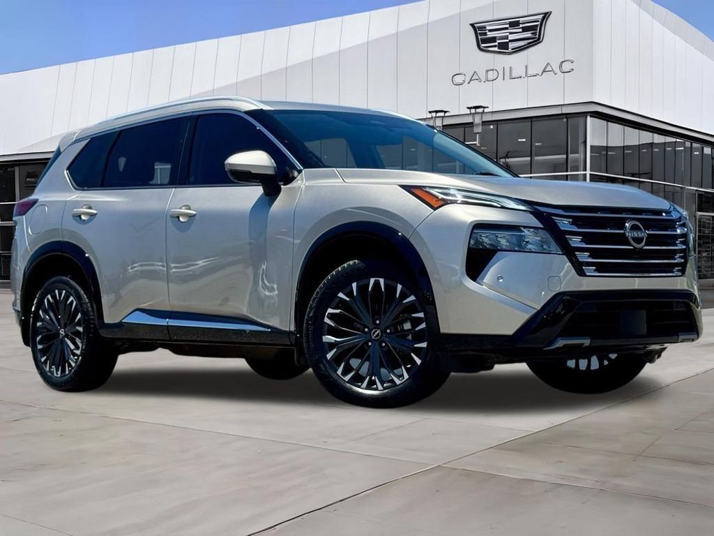 Used 2024 Nissan Rogue Platinum w/ Platinum Premium Package FWD image 2