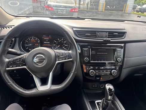 Used 2020 Nissan Rogue SV FWD image 14