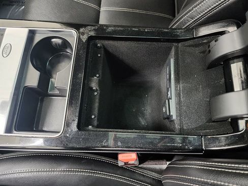 Used 2019 Land Rover Range Rover Velar R-Dynamic SE image 22