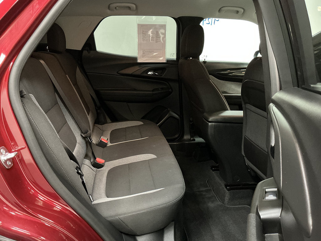 Used 2025 Chevrolet TrailBlazer LT w/ LT Cold Weather Package FWD image 28