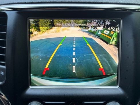Used 2017 Jeep Grand Cherokee Altitude AWD/4WD image 23