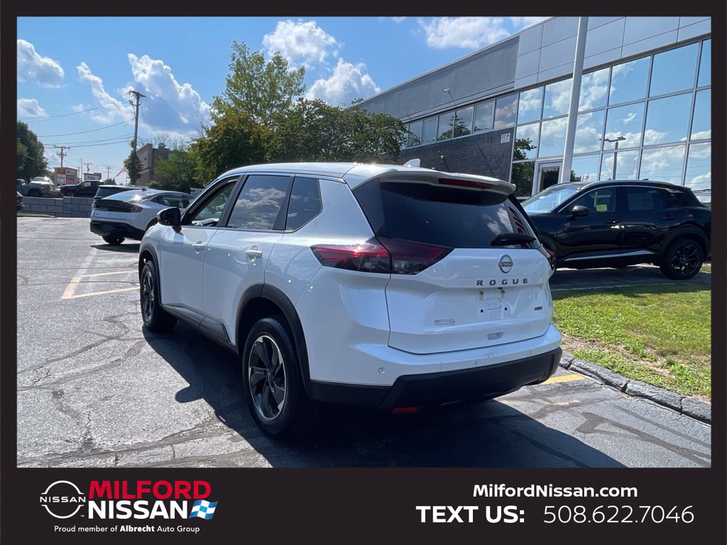 Certified 2025 Nissan Rogue SV AWD/4WD image 3