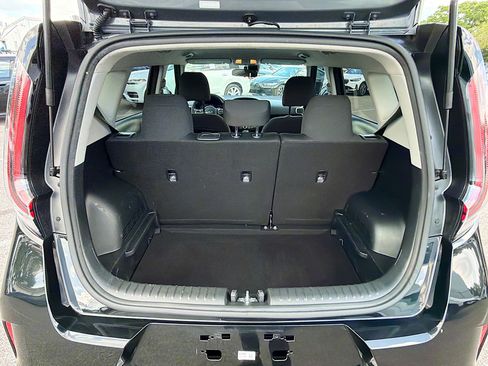Used 2023 Kia Soul LX w/ Option Group 015 FWD image 12