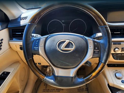 Used 2014 Lexus ES 350 w/ Premium Package FWD image 31