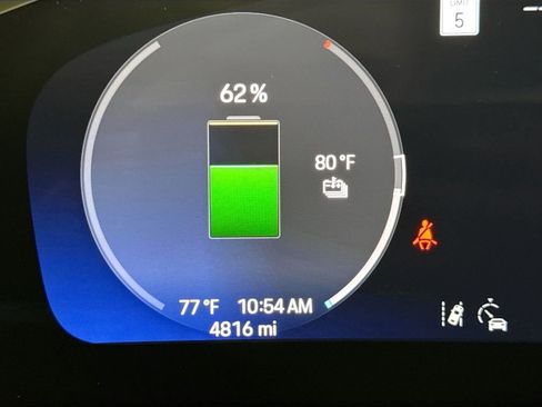 Used 2025 Porsche Macan Electric RWD image 11