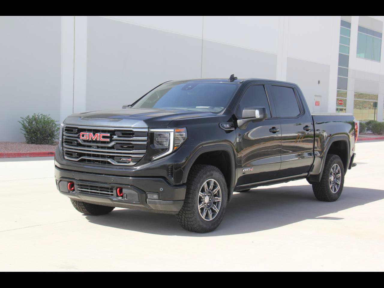 Used 2024 GMC Sierra 1500 AT4 w/ Technology Package AWD/4WD image 1