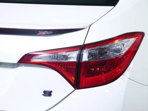 Used 2016 Toyota Corolla S FWD image 17
