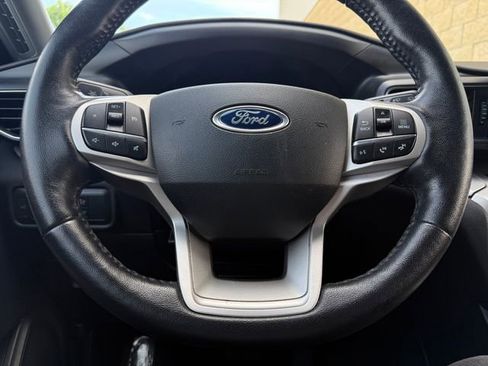 Used 2021 Ford Explorer XLT w/ Equipment Group 202A AWD/4WD image 12