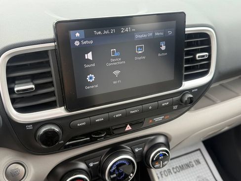 Certified 2024 Hyundai Venue SEL FWD image 25