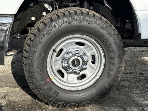 New 2026 Ford F250 XL w/ XL Off-Road Package image 9