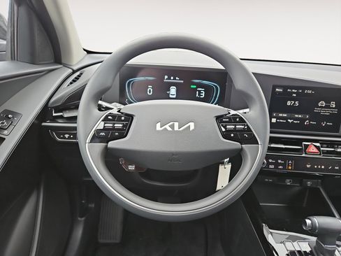 Used 2025 Kia Niro LX FWD image 12