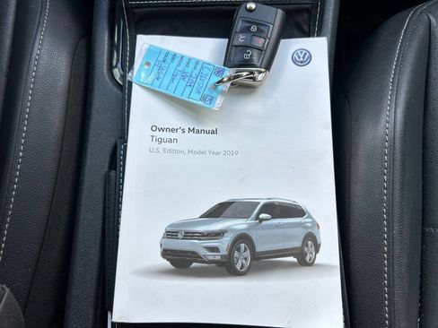 Used 2019 Volkswagen Tiguan SE w/ Panoramic Sunroof Package FWD image 18