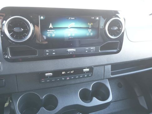 Used 2024 Mercedes-Benz Sprinter 2500 image 17