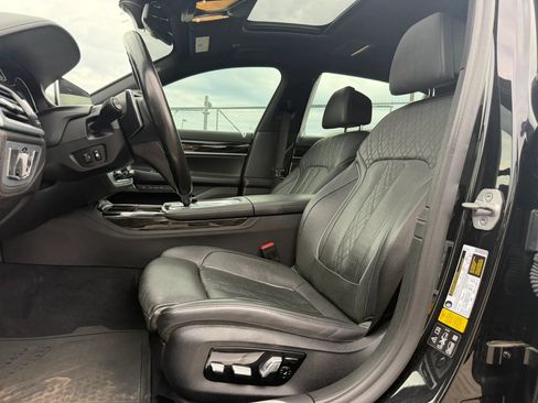 Used 2019 BMW 750i xDrive w/ Executive Package AWD/4WD image 10
