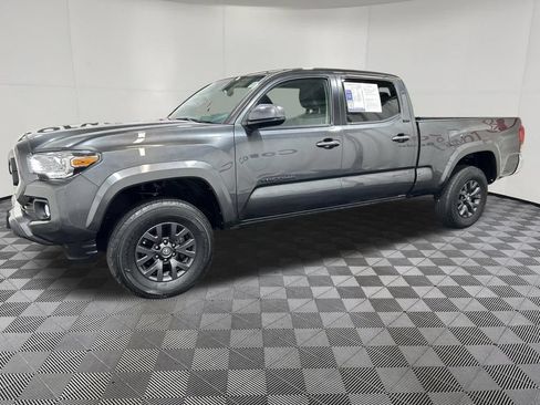 Used 2023 Toyota Tacoma SR5 w/ Black Out Package (TMS) AWD/4WD image 4