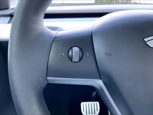 Used 2022 Tesla Model Y Performance AWD/4WD image 22