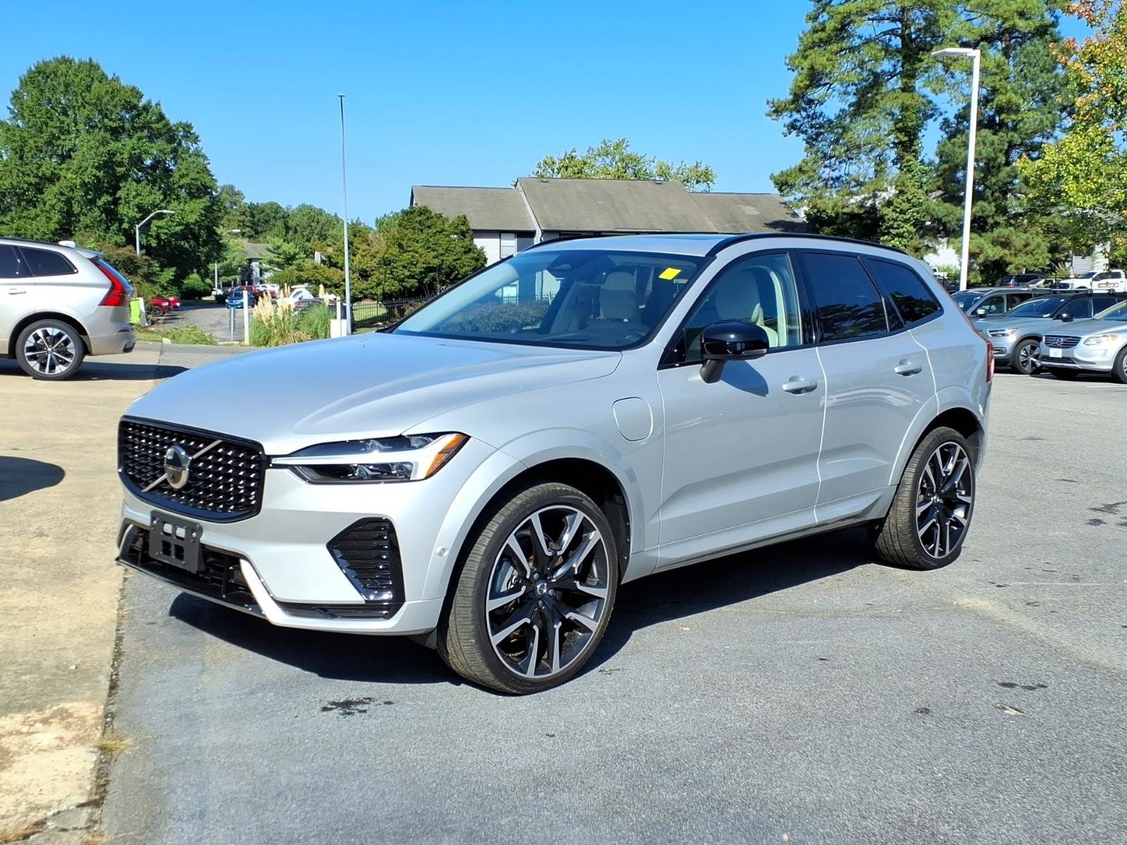 Used 2023 Volvo XC60 T8 Ultimate w/ Climate Package AWD/4WD image 9