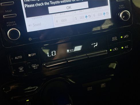 Used 2021 Toyota Prius LE FWD image 24