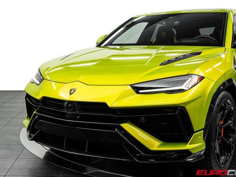 Used 2023 Lamborghini Urus Performante AWD/4WD image 14