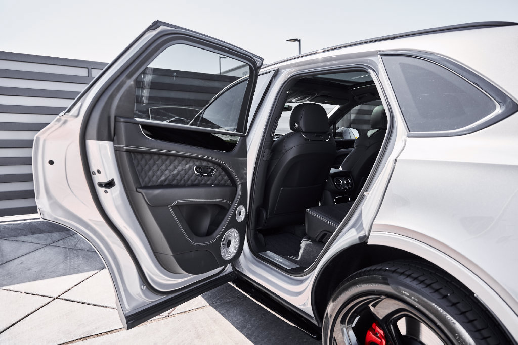 Used 2025 Bentley Bentayga AWD/4WD image 28