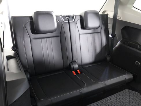 Used 2023 Volkswagen Tiguan SE FWD image 37