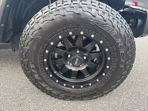 Used 2023 Jeep Gladiator Rubicon w/ LED Lighting Group image 14