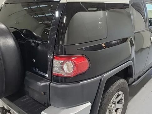 Used 2014 Toyota FJ Cruiser 4WD w/ Upgrade Package image 3