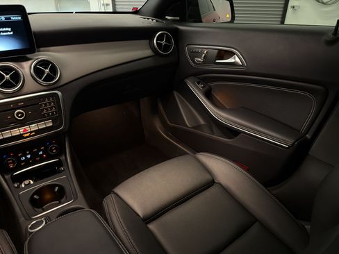 Used 2019 Mercedes-Benz CLA 250 image 28