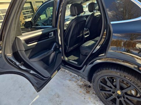 Used 2020 Porsche Cayenne S image 18