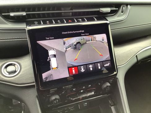 Used 2024 Jeep Grand Cherokee L Limited w/ Luxury Tech Group II image 19