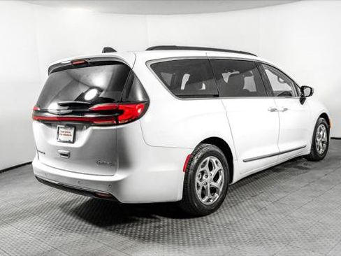 Used 2023 Chrysler Pacifica Limited FWD image 8
