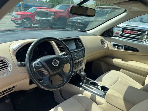 Used 2017 Nissan Pathfinder SV FWD image 8
